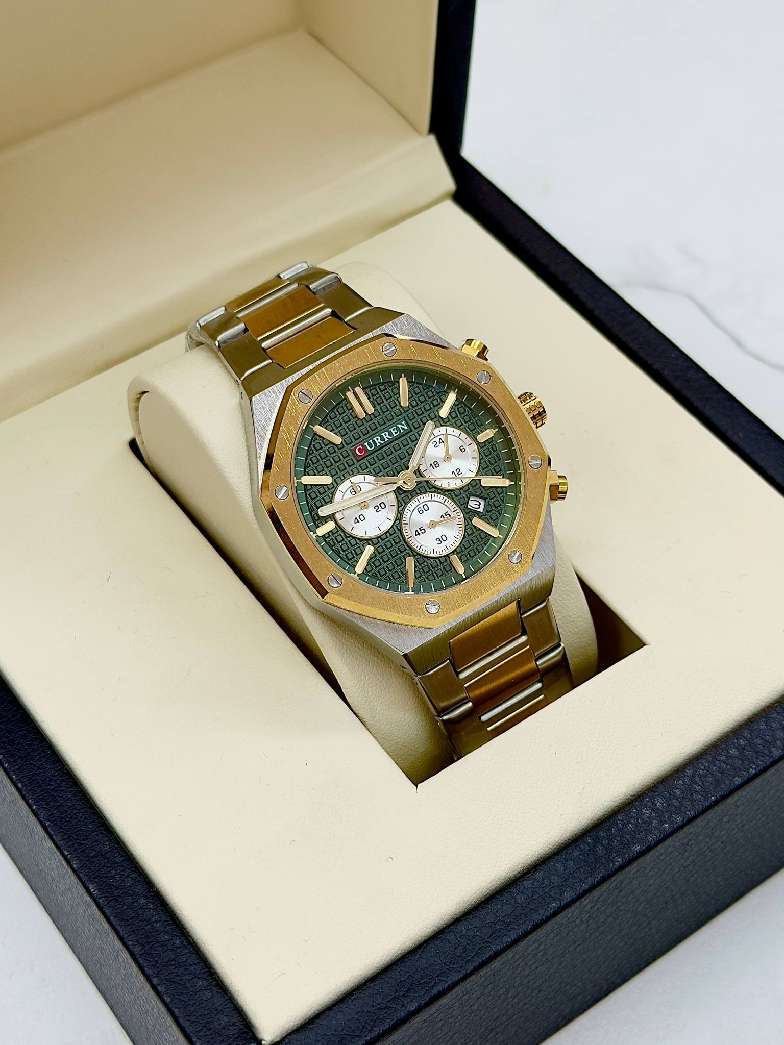ساعة CURREN الأصلية